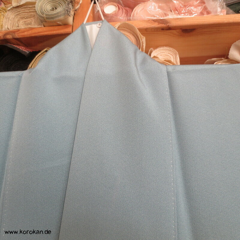 Kraniche über Wellen handbemalter Iro - Tomesode Kimono, japanischer Seidencrepe