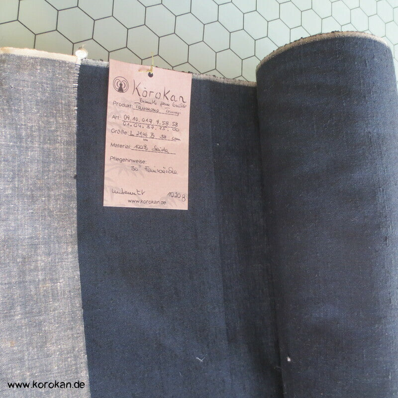 Tanmono Stoffrolle indigo feine Tsumugi Kimono Seide Ensemble Ballen