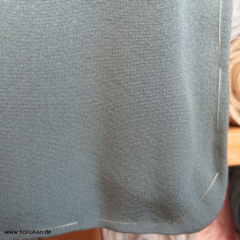 Kraniche über Wellen handbemalter Iro - Tomesode Kimono, japanischer Seidencrepe