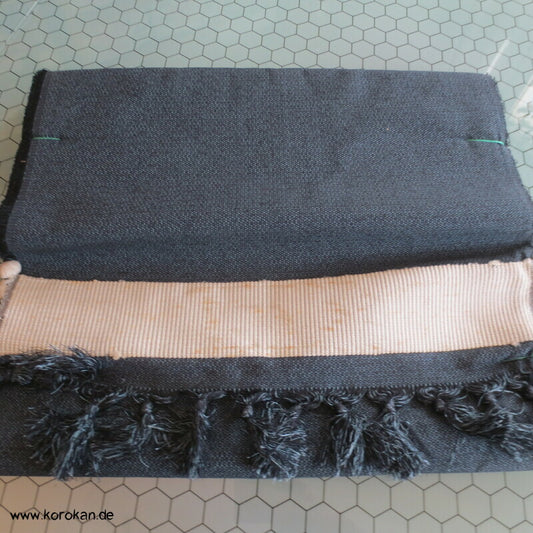 Tanmono Stoffrolle indigo feinkarierte Kasuri Tsumugi Kimono Seide Ensemble Ballen