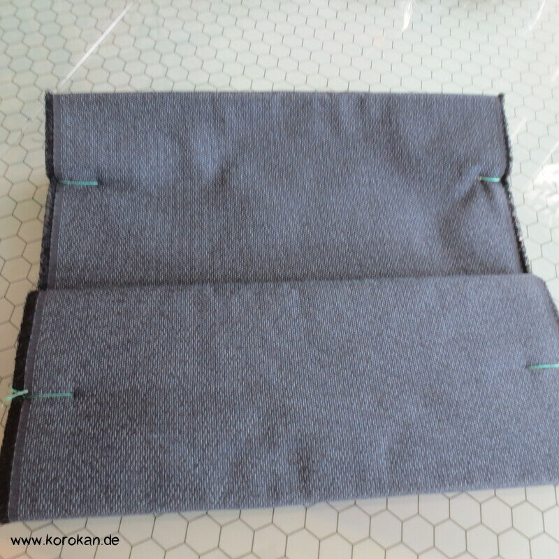 Tanmono Stoffrolle indigo feinkarierte Kasuri Tsumugi Kimono Seide Ensemble Ballen