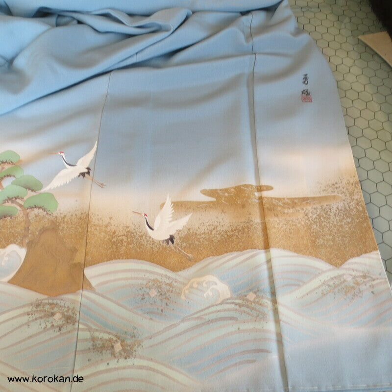 Kraniche über Wellen handbemalter Iro - Tomesode Kimono, japanischer Seidencrepe