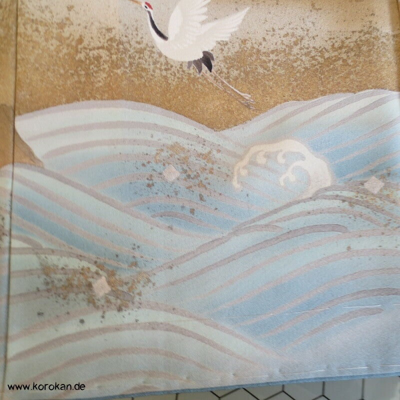 Kraniche über Wellen handbemalter Iro - Tomesode Kimono, japanischer Seidencrepe