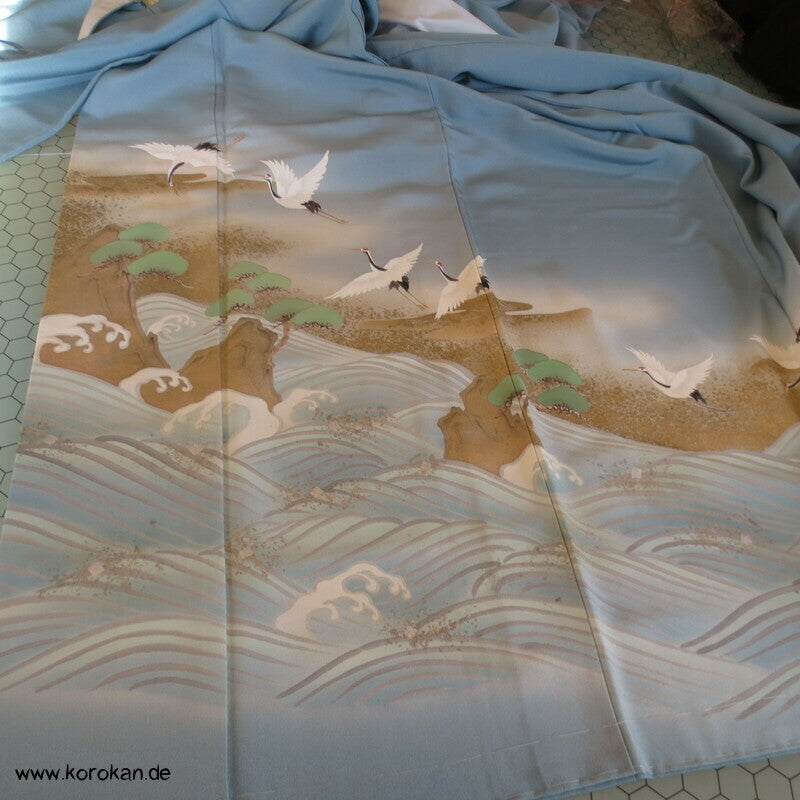 Kraniche über Wellen handbemalter Iro - Tomesode Kimono, japanischer Seidencrepe