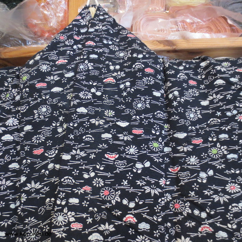 Kiku, Kiefernnadeln, Schmetterlinge Tsumugi Seiden Komon Japan Kimono
