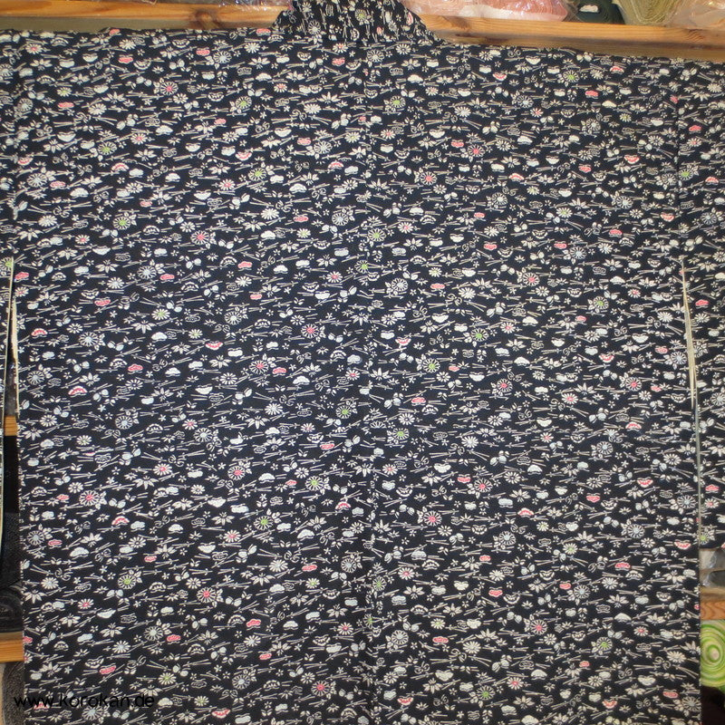 Kiku, Kiefernnadeln, Schmetterlinge Tsumugi Seiden Komon Japan Kimono