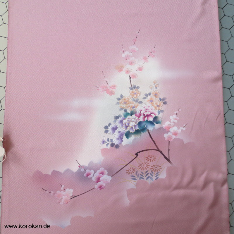 Blumen auf altrosa Tanmono, Yuzen