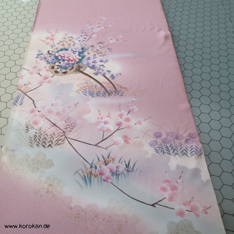 Blumen auf altrosa Tanmono, Yuzen