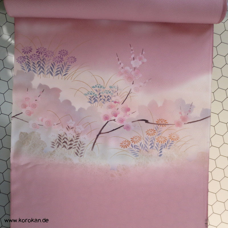 Blumen auf altrosa Tanmono, Yuzen
