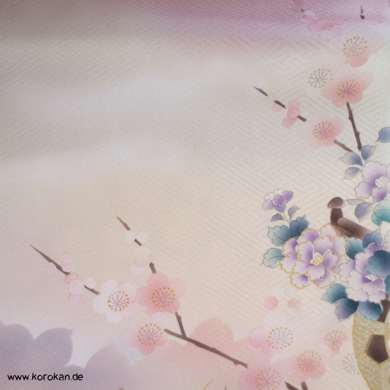 Blumen auf altrosa Tanmono, Yuzen