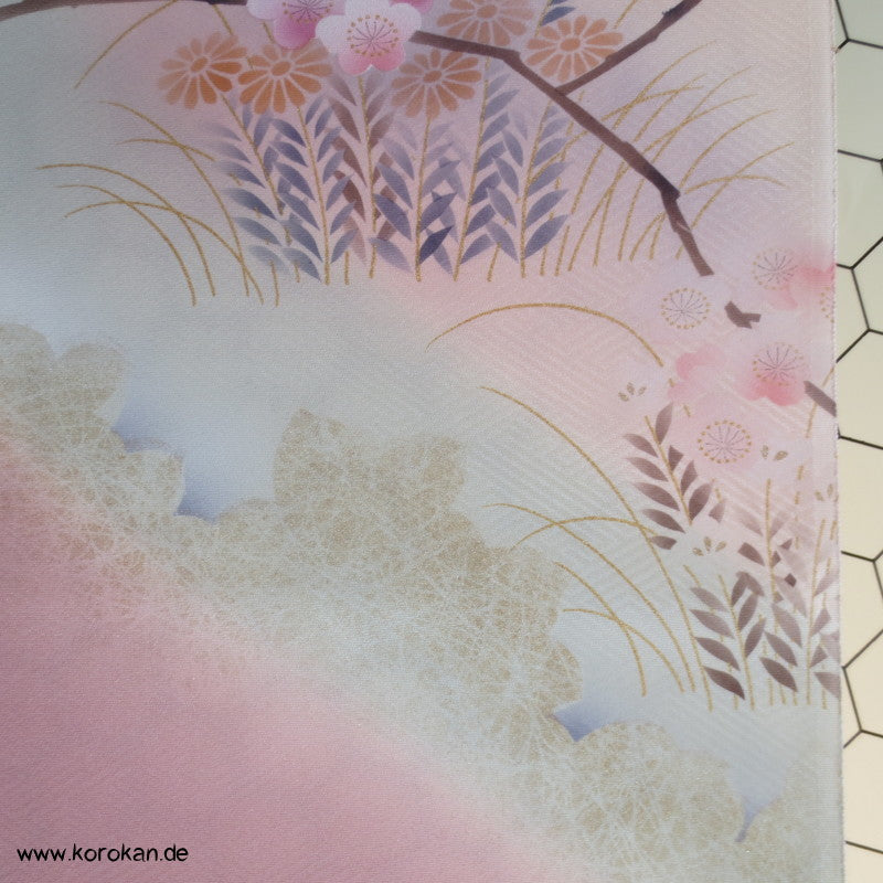 Blumen auf altrosa Tanmono, Yuzen
