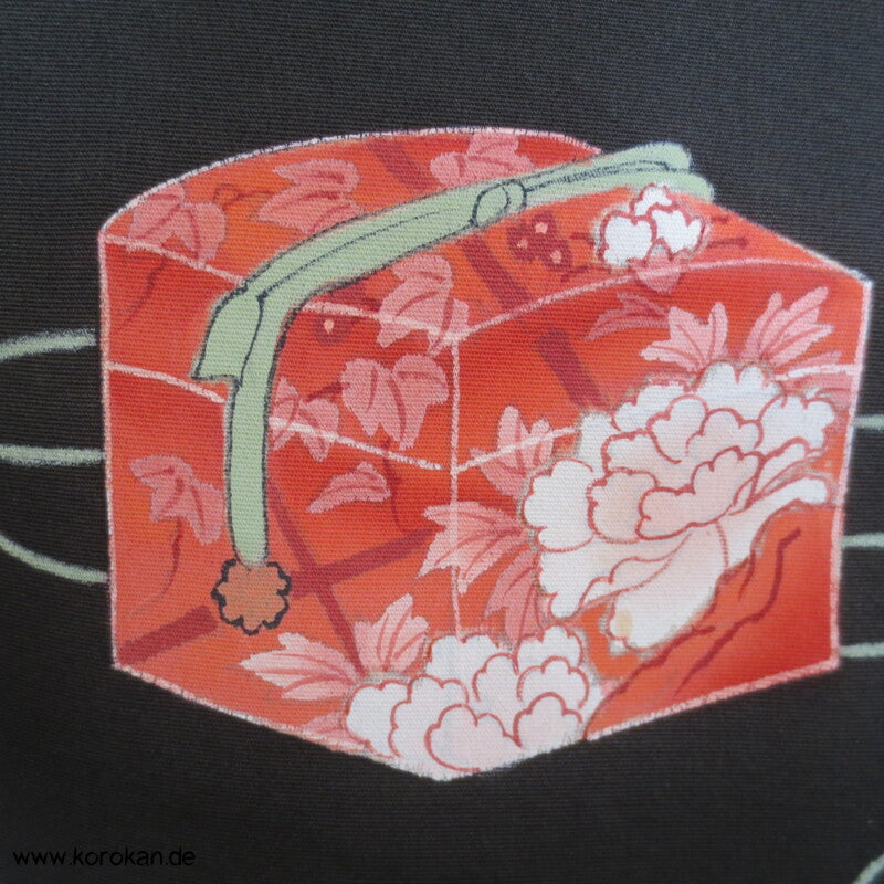 bunte Bento Boxen auf schwarzer Seide Haori Kimono Jacke