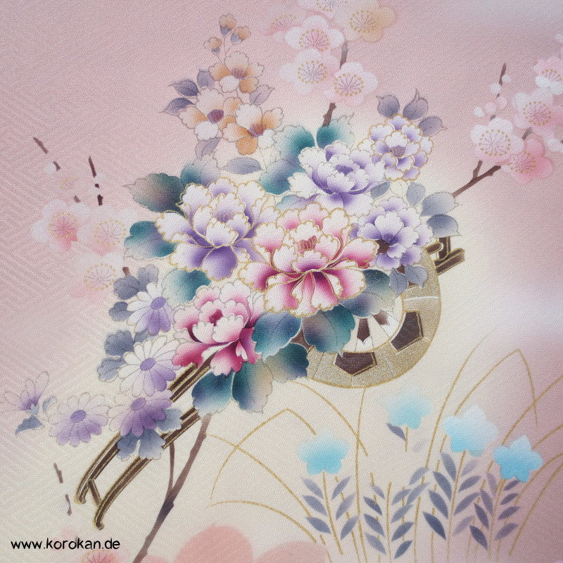 Blumen auf altrosa Tanmono, Yuzen