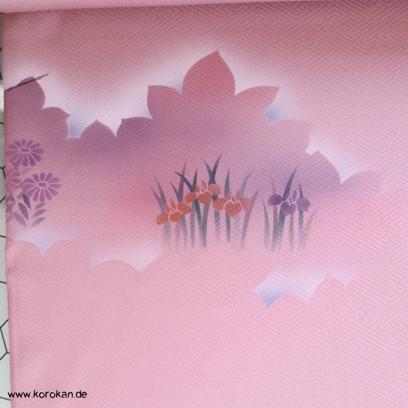 Blumen auf altrosa Tanmono, Yuzen