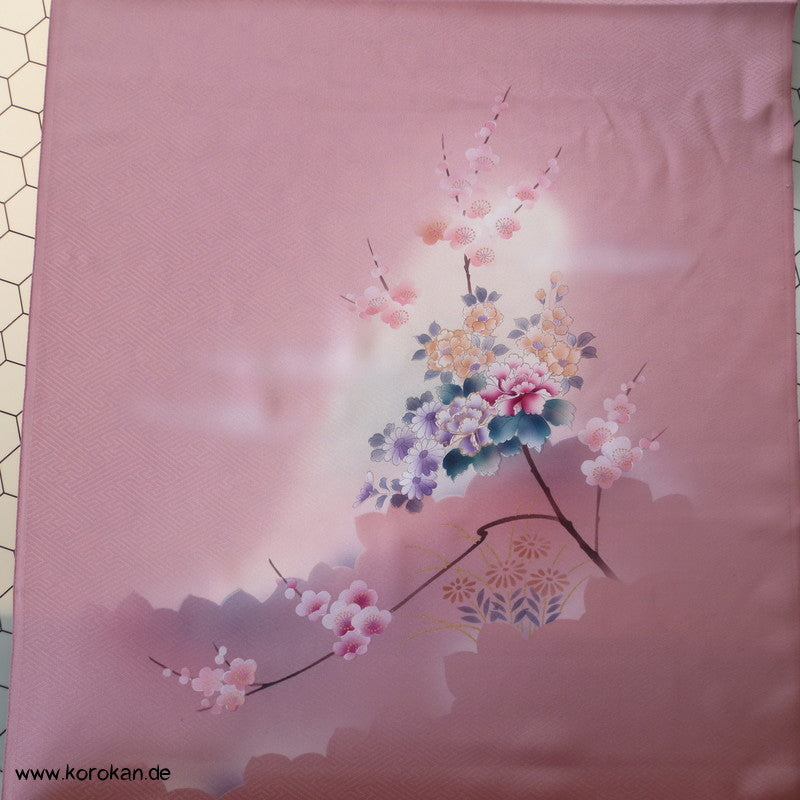 Blumen auf altrosa Tanmono, Yuzen