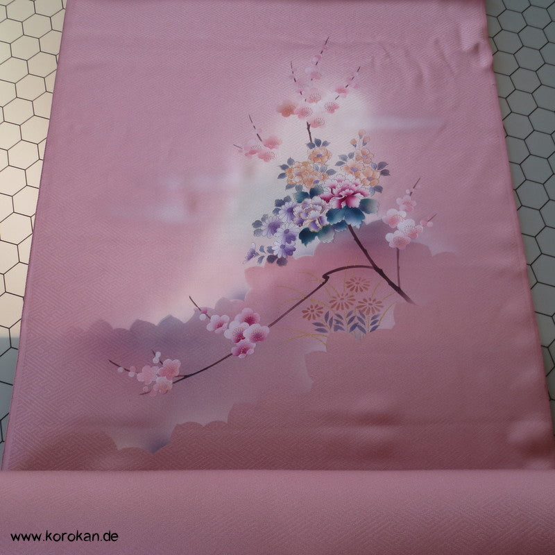 Blumen auf altrosa Tanmono, Yuzen