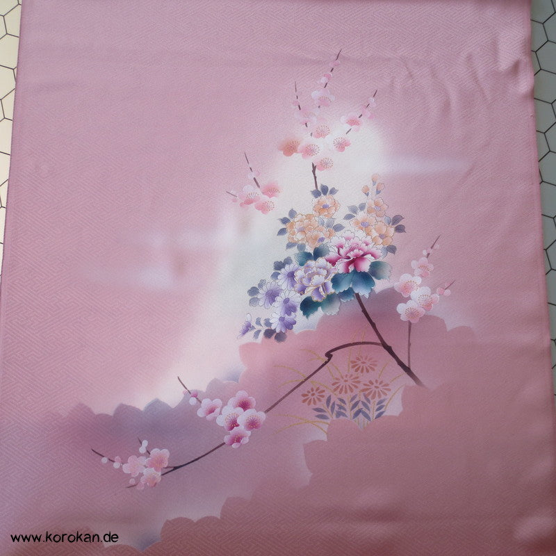 Blumen auf altrosa Tanmono, Yuzen
