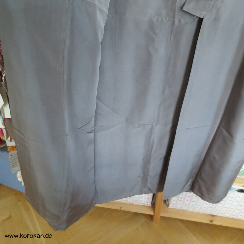 grauer Montsuki, 5 Kleeblatt Mon Kimono