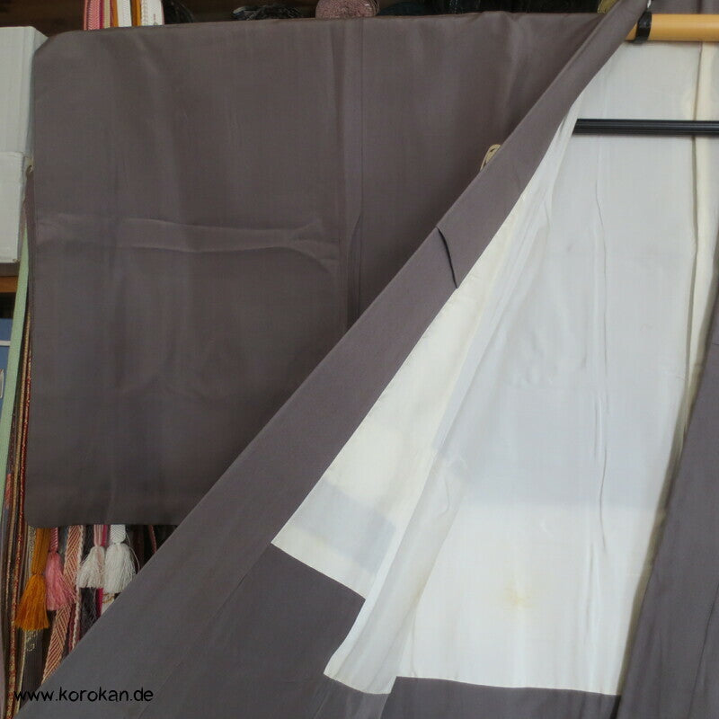 grauer Montsuki, 5 Kleeblatt Mon Kimono