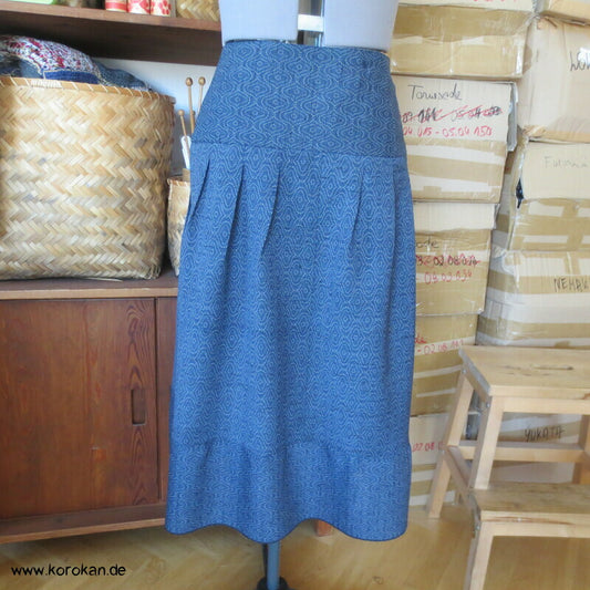 Sattelrock Woll Kimono Stoffreste Tatewaku auf blau, Perlmuttknöpfe