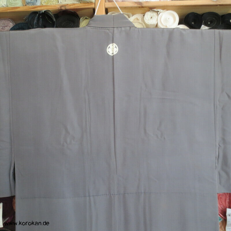 grauer Montsuki, 5 Kleeblatt Mon Kimono