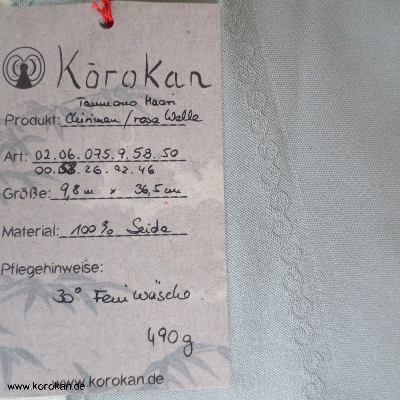 rosa Wellen auf grauem glatten Crepesatin Kimono Seide