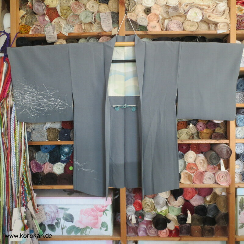 graue Haori Kimono Jacke aus Seide mit Kiefernnadelmuster