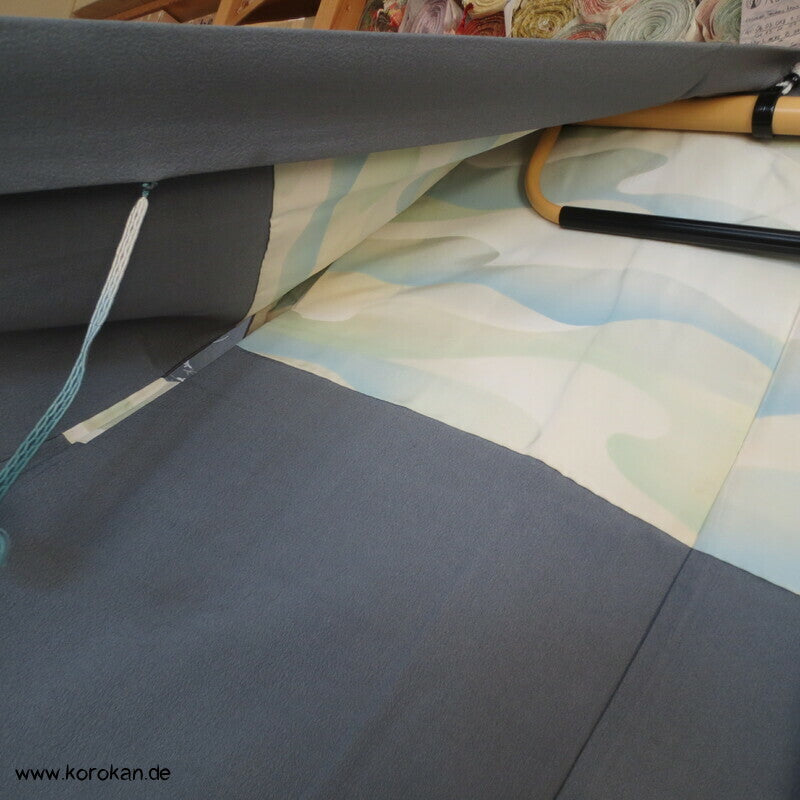 graue Haori Kimono Jacke aus Seide mit Kiefernnadelmuster