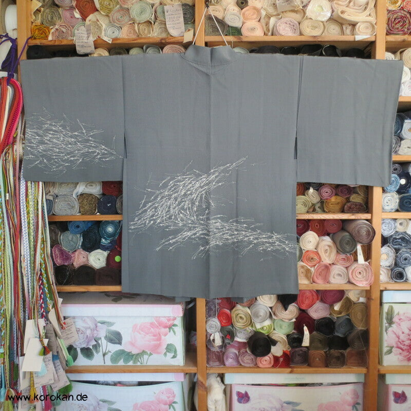 graue Haori Kimono Jacke aus Seide mit Kiefernnadelmuster