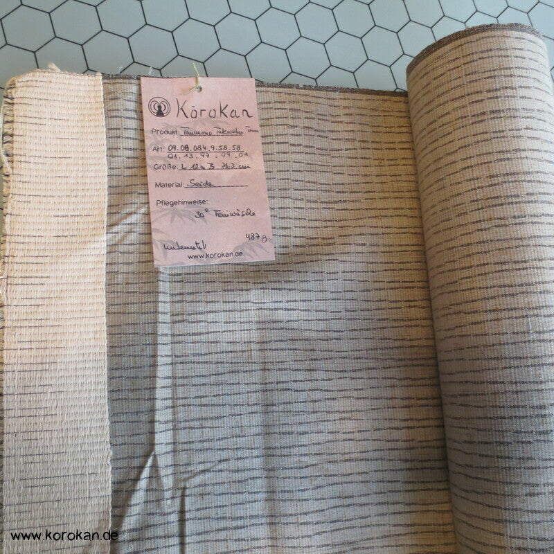 Tanmono Kimono Stoffrolle Tsumugi Seide Kasuri Tatewaku beige grau