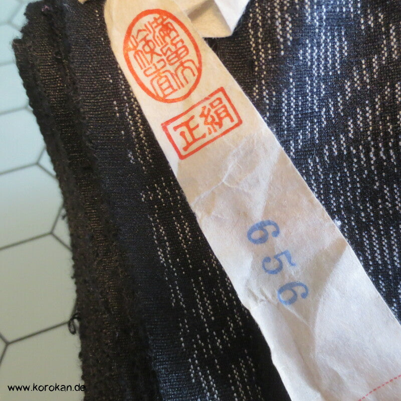 Tanmono Kimono und Haori Stoffrolle Tsumugi Seide Kasuri komplexes Kikko
