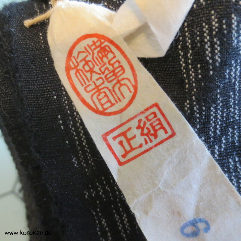 Tanmono Kimono und Haori Stoffrolle Tsumugi Seide Kasuri komplexes Kikko
