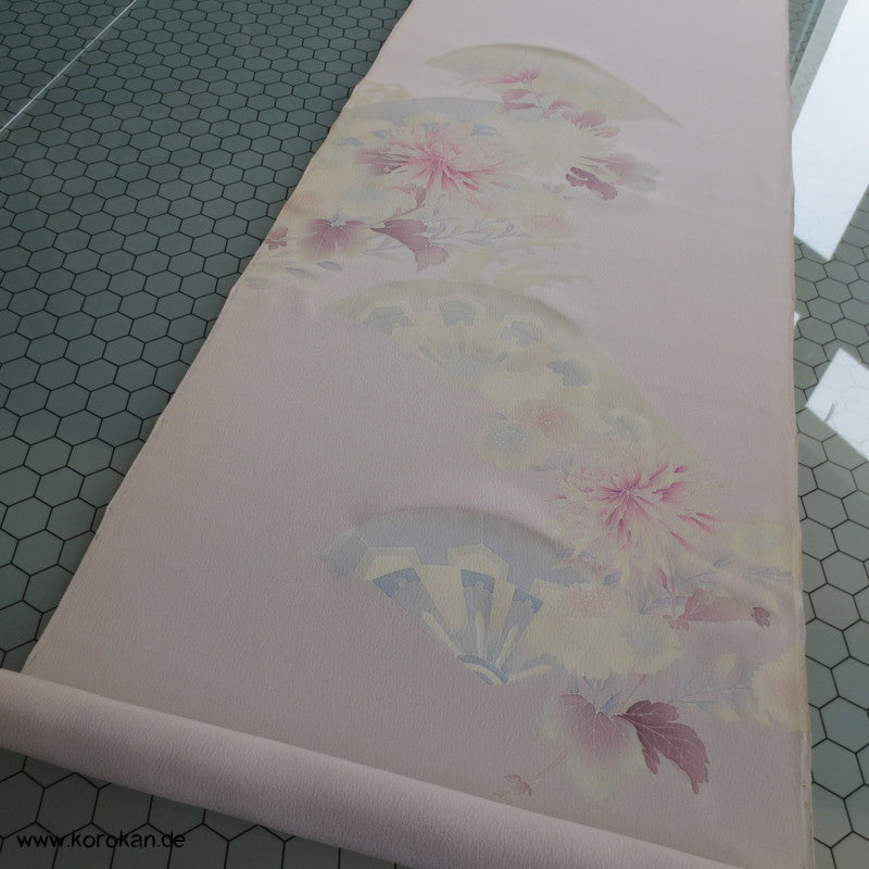 Chrysanthemensträuße, zartfarbig Kimono Seidendamast Stoffrolle