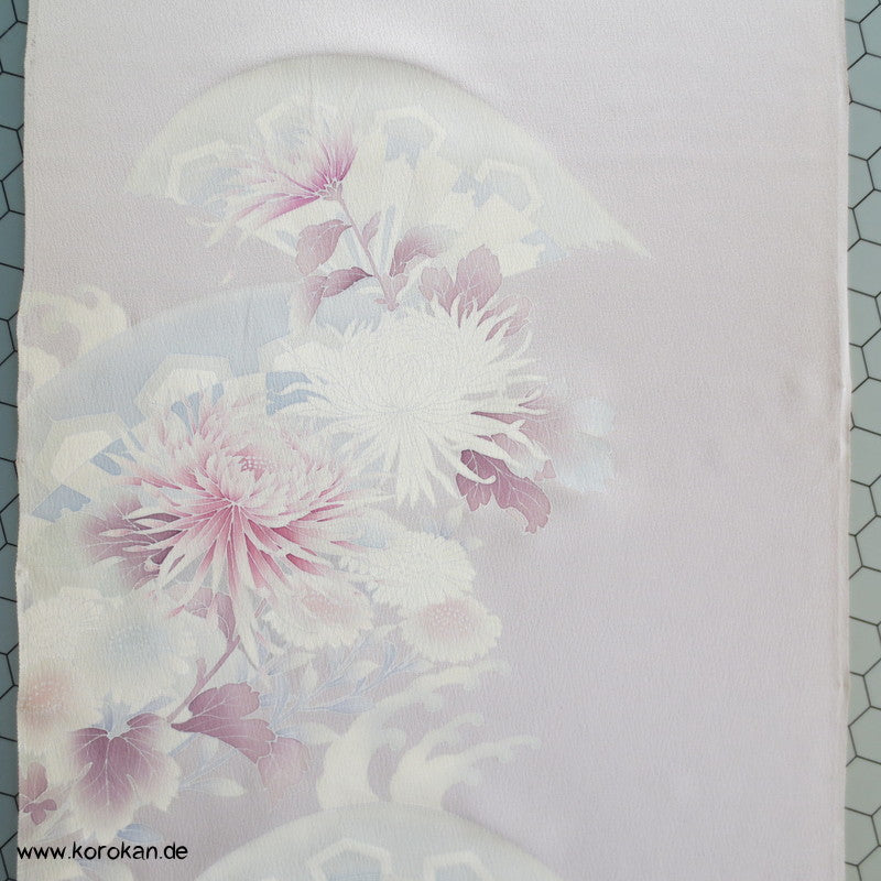 Chrysanthemensträuße, zartfarbig Kimono Seidendamast Stoffrolle