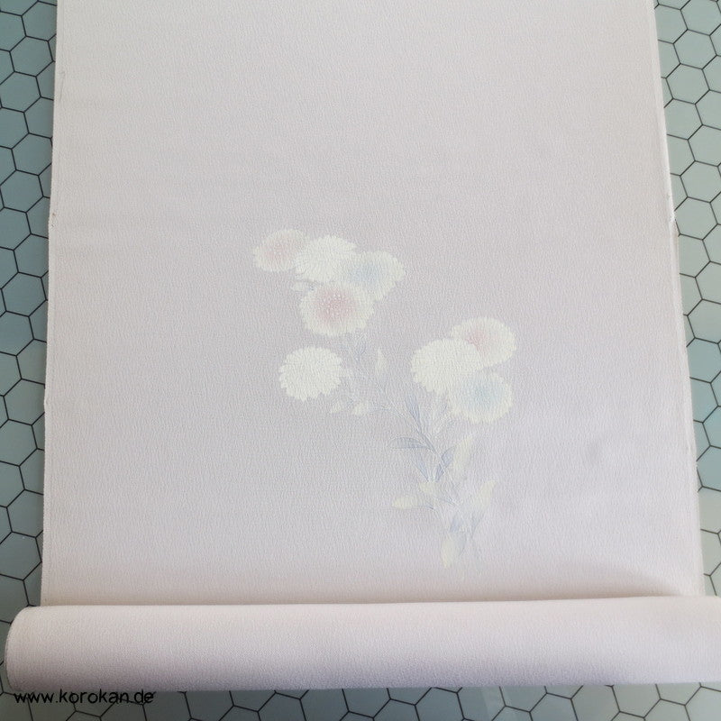 Chrysanthemensträuße, zartfarbig Kimono Seidendamast Stoffrolle