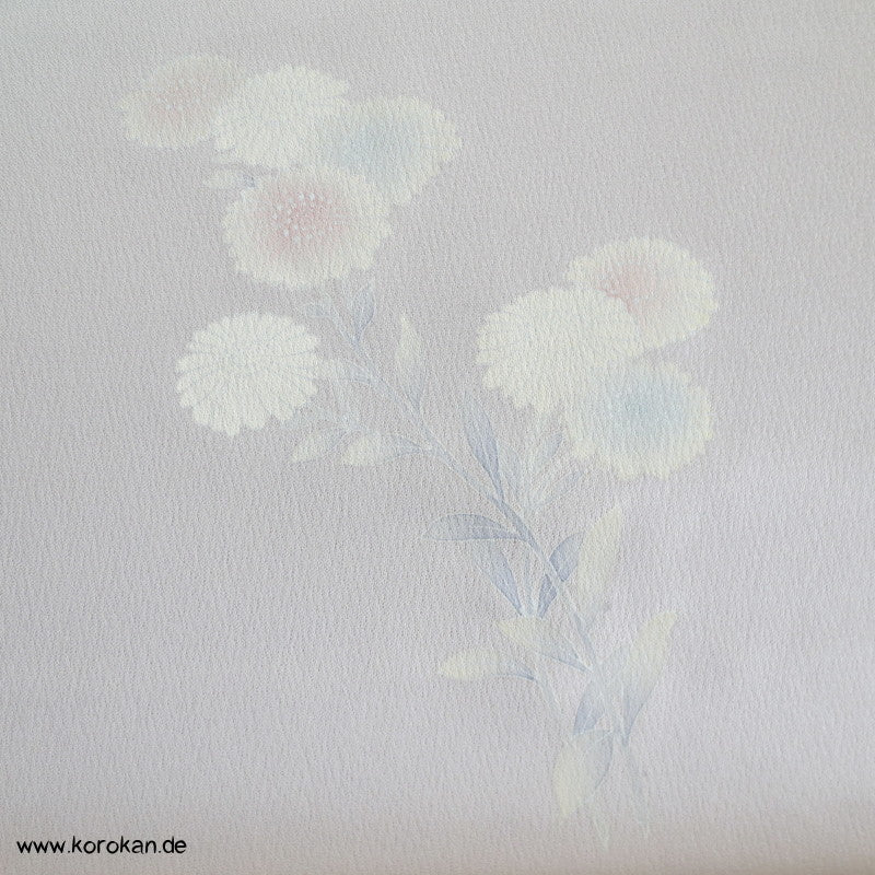 Chrysanthemensträuße, zartfarbig Kimono Seidendamast Stoffrolle
