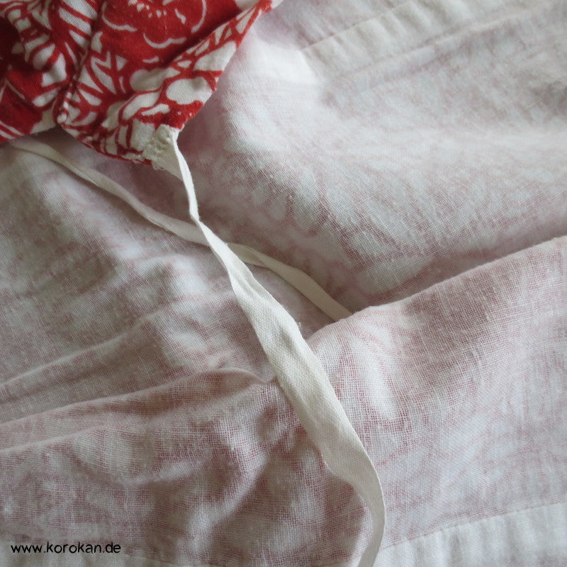 rote Kiku Nemaki - Kimono zum Schlafen