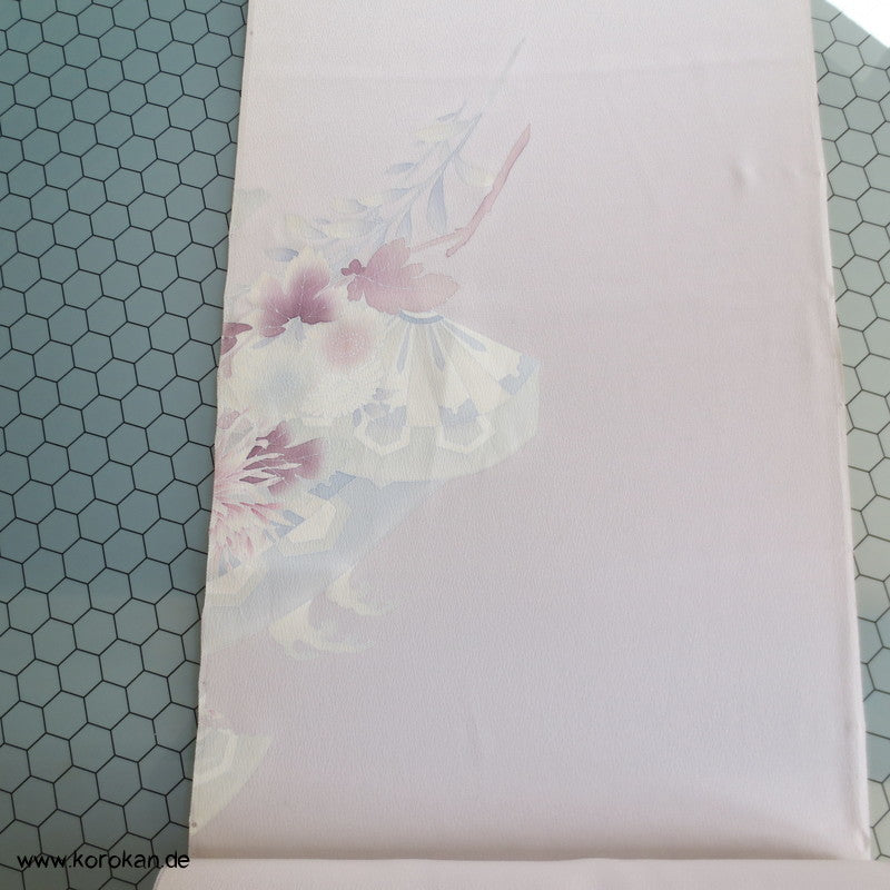 Chrysanthemensträuße, zartfarbig Kimono Seidendamast Stoffrolle