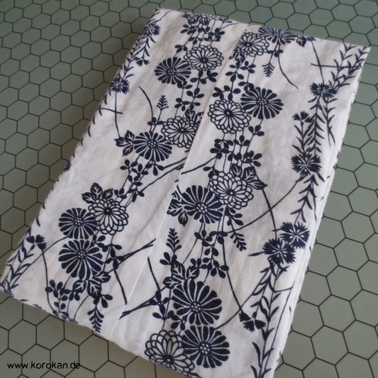 Kiku Blumenranken Nemaki - Kimono zum Schlafen