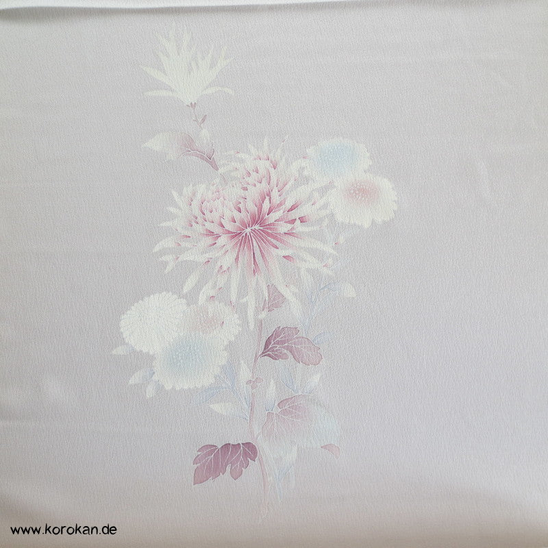 Chrysanthemensträuße, zartfarbig Kimono Seidendamast Stoffrolle