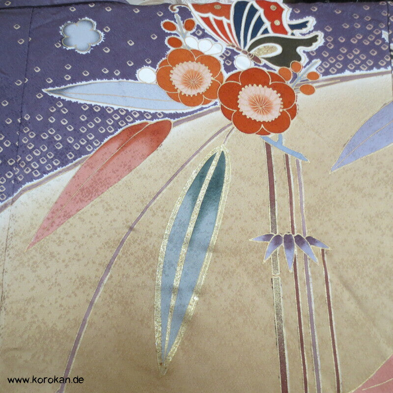 Schmetterlinge auf Blüten im Halbdunkel Furisode