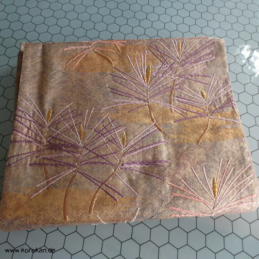 gestickte junge Kieferntriebe Fukuro Obi Seidenbrokat Kimonogürtel