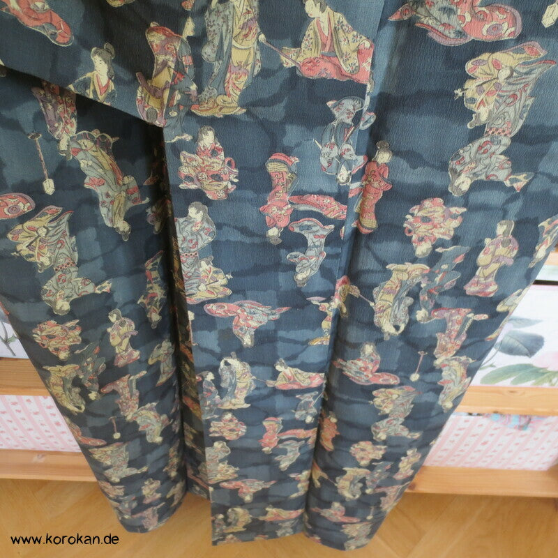 spielende Geishas Druck Tsumugiseiden Kimono