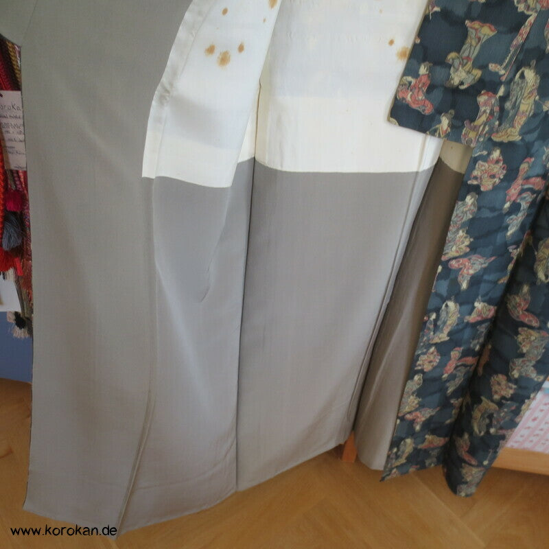 spielende Geishas Druck Tsumugiseiden Kimono