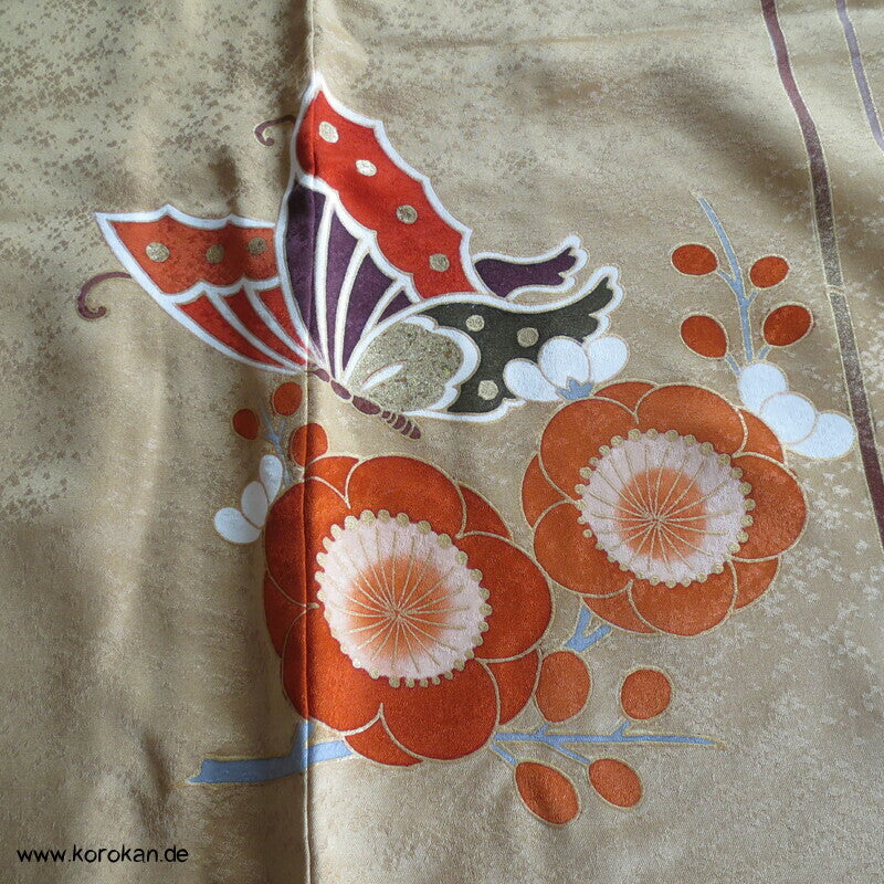 Schmetterlinge auf Blüten im Halbdunkel Furisode