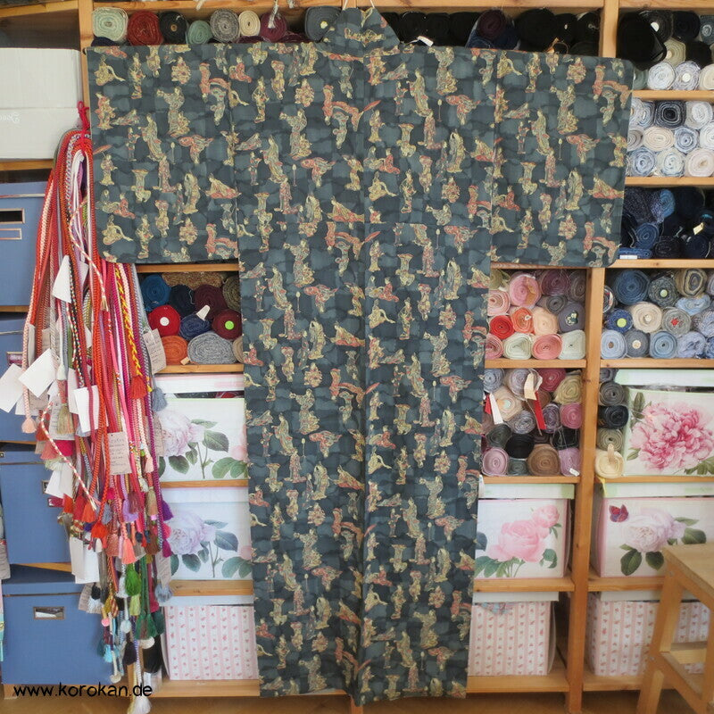 spielende Geishas Druck Tsumugiseiden Kimono