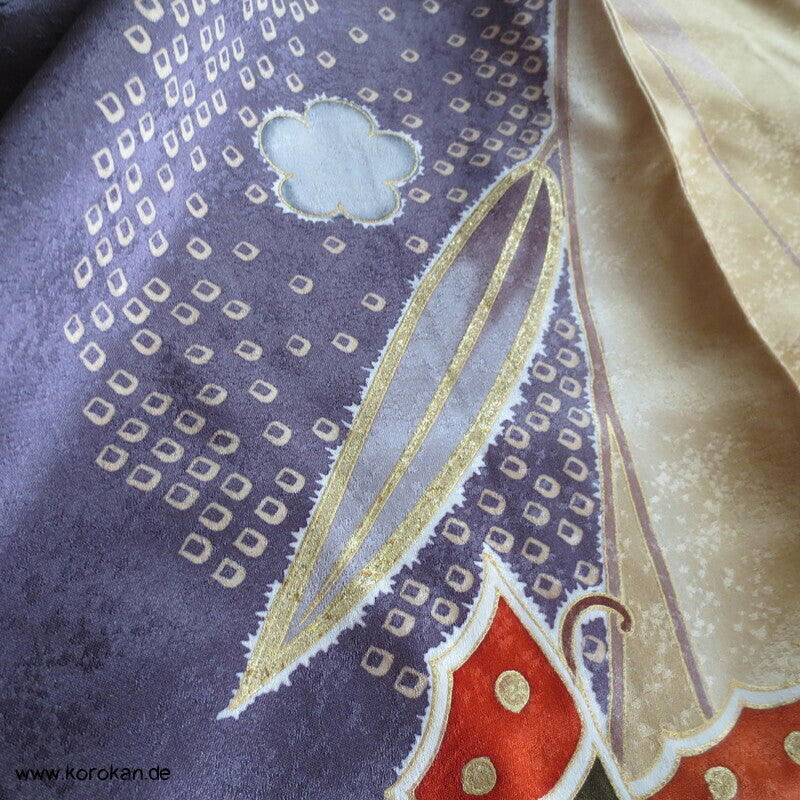 Schmetterlinge auf Blüten im Halbdunkel Furisode