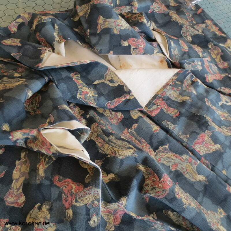 spielende Geishas Druck Tsumugiseiden Kimono