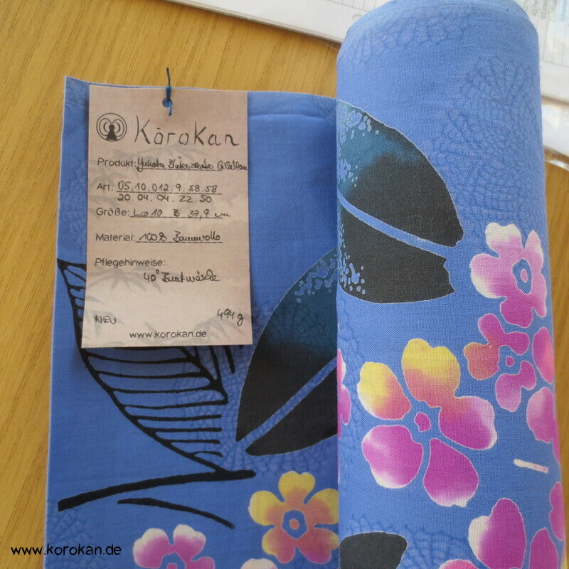 Blüten auf blaulila Yukata Kimono Stoffrolle