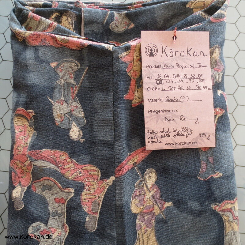 spielende Geishas Druck Tsumugiseiden Kimono
